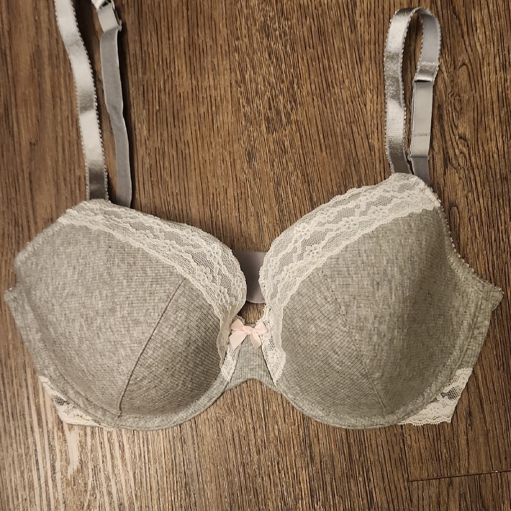 NEW Victoria's Secret T-shirt Gray Lace Trim Bra